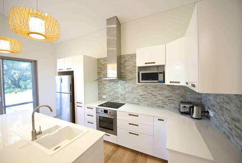 Sunny Blinco Street House - Accommodation QLD 6