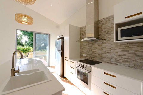 Sunny Blinco Street House - Accommodation QLD 3