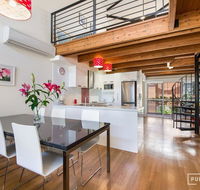 Spacious Central Townhouse - Accommodation QLD