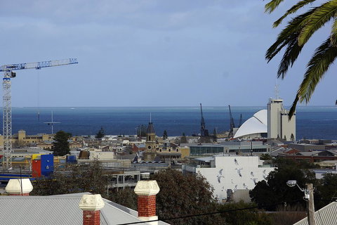 Studio 208 With Ocean Views - Accommodation QLD 22