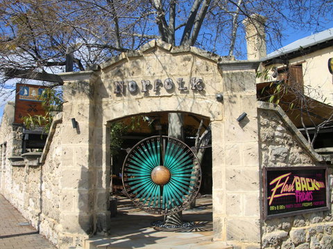 Studio 208 With Ocean Views - Accommodation QLD 27