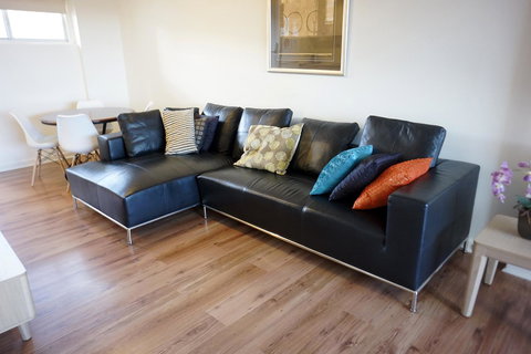 Studio 208 With Ocean Views - Accommodation QLD 1