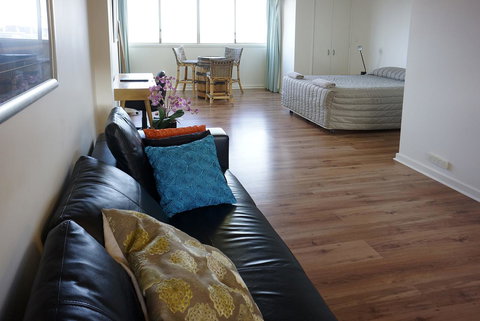 Studio 208 With Ocean Views - Accommodation QLD 8