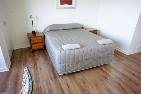 Studio 208 With Ocean Views - Accommodation QLD 5