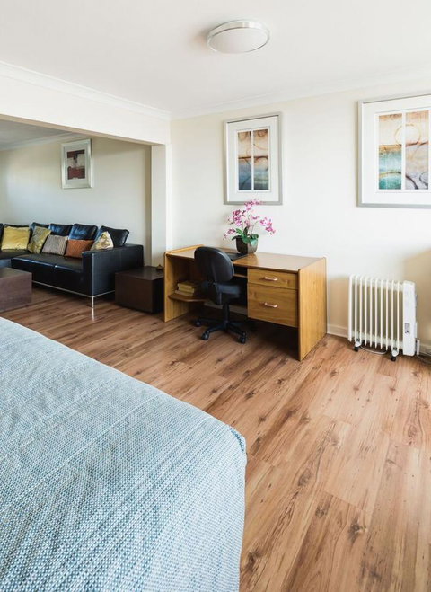 Studio 208 With Ocean Views - Accommodation QLD 12