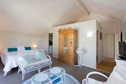 Fremantle Local Beach Studio - Accommodation QLD 13