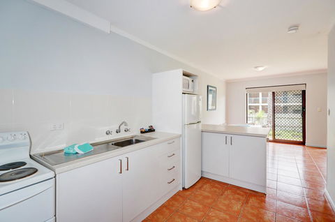 West Beach Lagoon 204 â€“ Ground Floor - Accommodation QLD 6