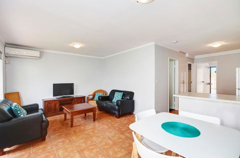 West Beach Lagoon 204 â€“ Ground Floor - Accommodation QLD 11