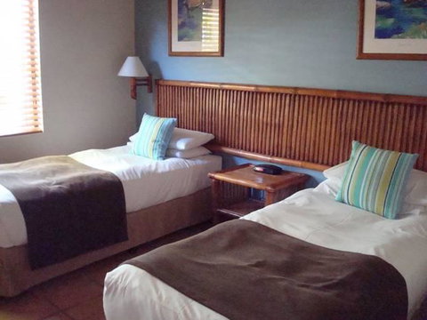 Presidential Bungalow - Accommodation QLD 4