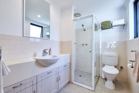 Fremantle Townhouse Unit 6 - Accommodation QLD 9