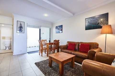 Fremantle Townhouse Unit 6 - Accommodation QLD 1