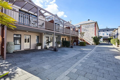 Fremantle Townhouse Unit 6 - Accommodation QLD 13
