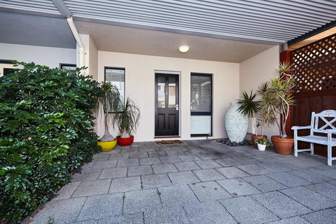 Fremantle Townhouse Unit 6 - Accommodation QLD 11