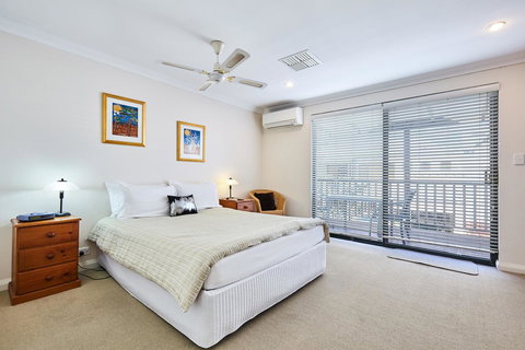 Fremantle Townhouse Unit 6 - Accommodation QLD 8