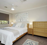 Marcus Villa Booragoon - Accommodation QLD