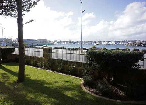 Oceanside 8 - Accommodation QLD 17