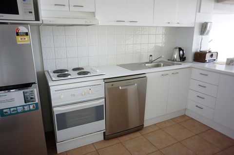Oceanside 8 - Accommodation QLD 6