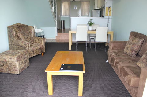 Oceanside 8 - Accommodation QLD 3