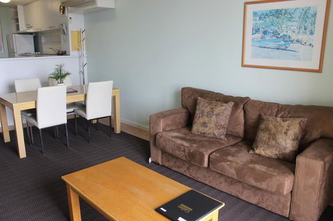 Oceanside 8 - Accommodation QLD 4