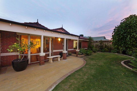 The Entertainer - Accommodation QLD 28