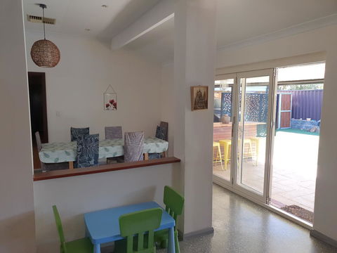 The Entertainer - Accommodation QLD 13
