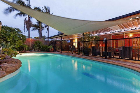 The Entertainer - Accommodation QLD 0