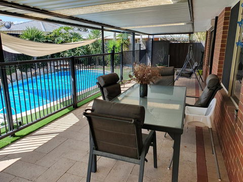 The Entertainer - Accommodation QLD 4
