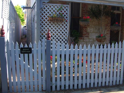 Gypsy Cottage - Accommodation QLD 10