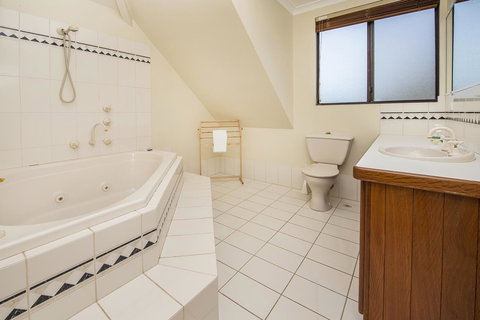 A Hidden Bush Delight - Accommodation QLD 26