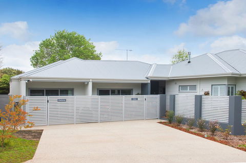 Churchill Studios - Accommodation QLD 5