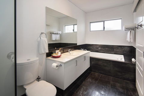 Churchill Studios - Accommodation QLD 4