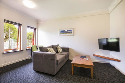 Nightcap At The Ship Inn - Accommodation QLD 1