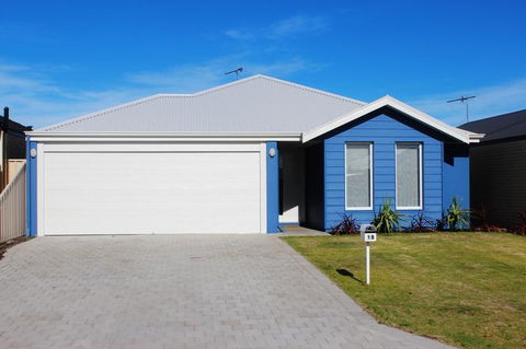 The Beach House - Accommodation QLD 0
