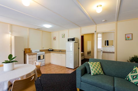 Park Avenue Holiday Units - Accommodation QLD 15