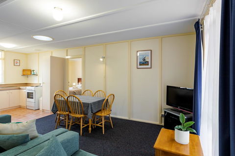 Park Avenue Holiday Units - Accommodation QLD 8