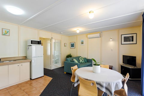 Park Avenue Holiday Units - Accommodation QLD 16