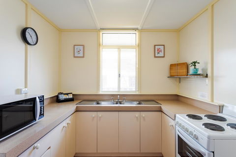 Park Avenue Holiday Units - Accommodation QLD 7