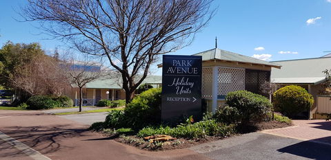 Park Avenue Holiday Units - Accommodation QLD 14