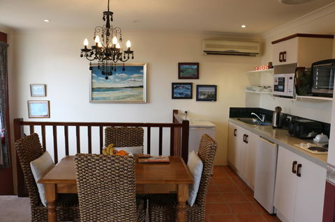 Crossland House - Accommodation QLD 15