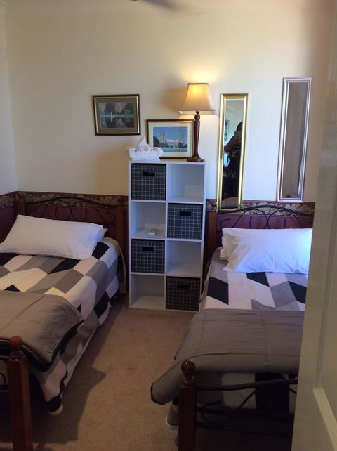 Crossland House - Accommodation QLD 11