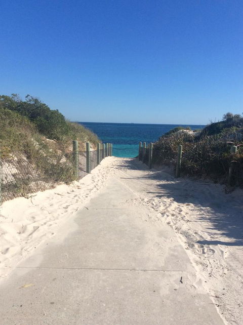 Crossland House - Accommodation QLD 7