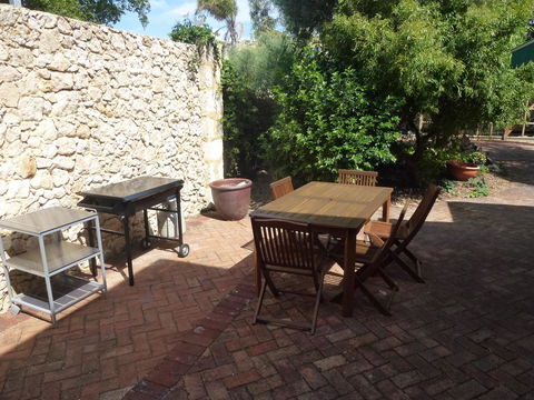 The Russell House - Accommodation QLD 17