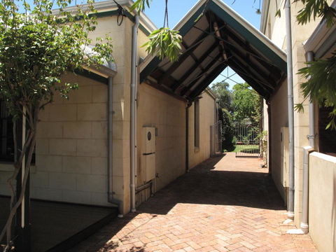 The Russell House - Accommodation QLD 24
