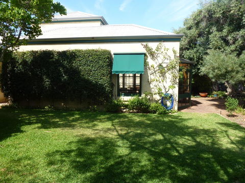 The Russell House - Accommodation QLD 19