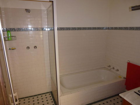 The Russell House - Accommodation QLD 14