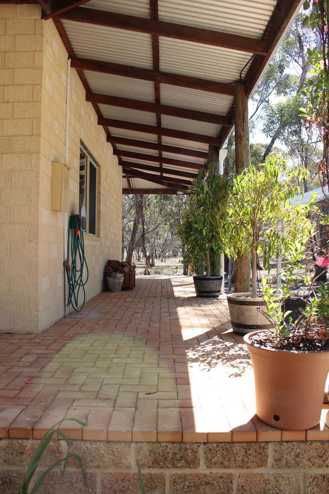 Kendenup Cottages And Lodge - Accommodation QLD 16