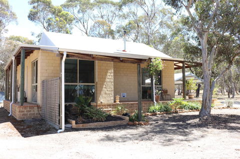 Kendenup Cottages And Lodge - Accommodation QLD 22