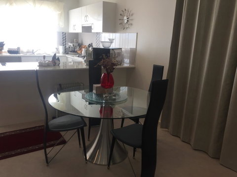 Bright & Beautiful Home On The Hills! - Accommodation QLD 10