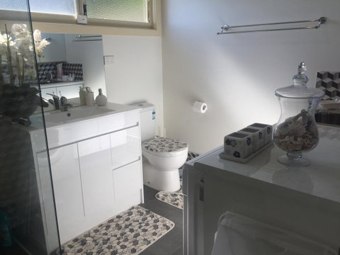 Bright & Beautiful Home On The Hills! - Accommodation QLD 22