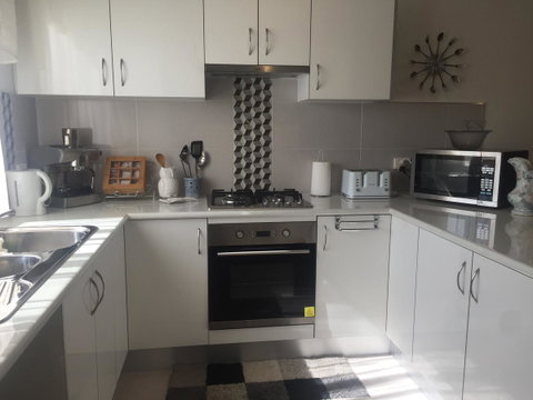 Bright & Beautiful Home On The Hills! - Accommodation QLD 14